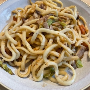 ハムとキャベツのあっさり醤油味の焼きうどん